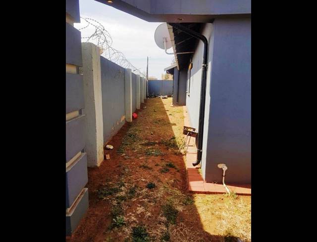 4 BEDROOM HOUSE FOR SALE IN LENASIA EXT 10